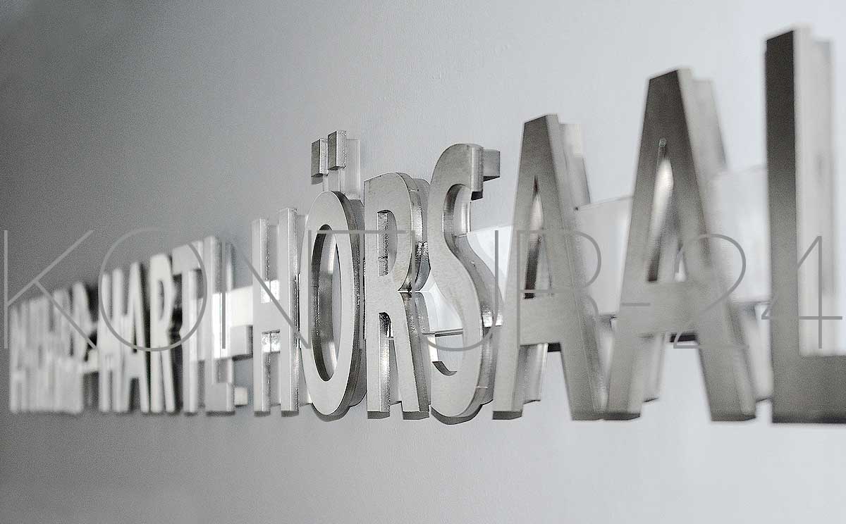 3D Metallbuchstaben Edelstahl-Buchstaben V2A 5mm - hier verklebt mit Acryl 8mm klar