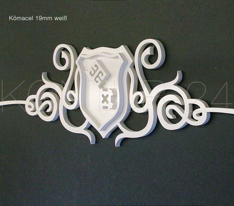 3D Logo aus Integralschaum Kömacel 19mm weiß