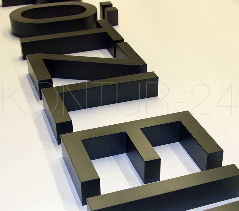 3D Profilbuchstaben aus Edelstahl lackiert